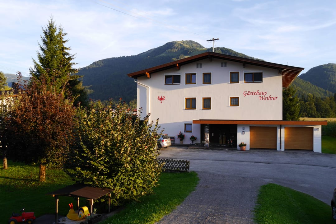 Hausansicht mit dem Unterberg im Hintergrund Gästehaus Weihrer