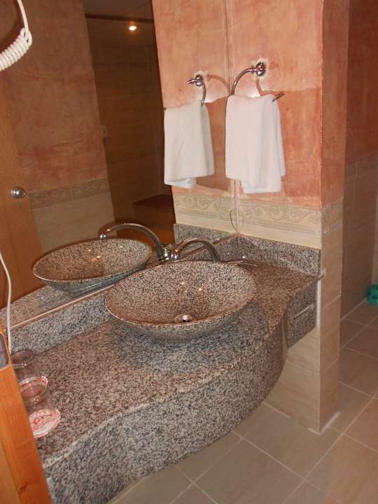 Grosses und sauberes Bad Pickalbatros Alf Leila Wa Leila Resort - Neverland Hurghada