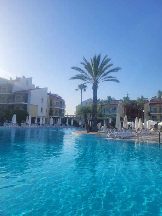 Pool Barut B Suites