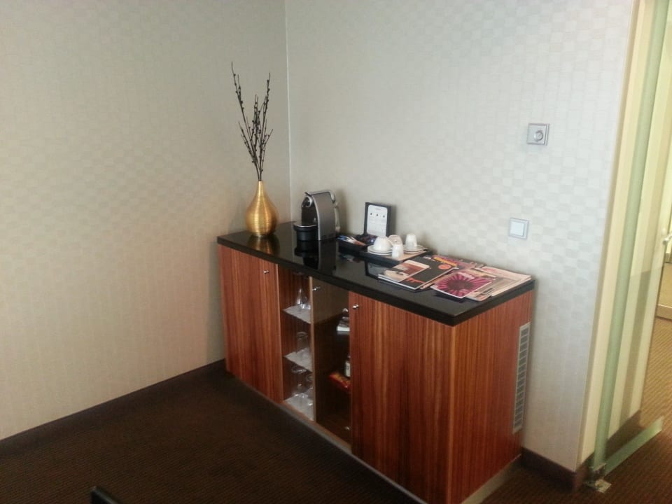 Bar in der Grand Suite Sheraton Berlin Grand Hotel Esplanade
