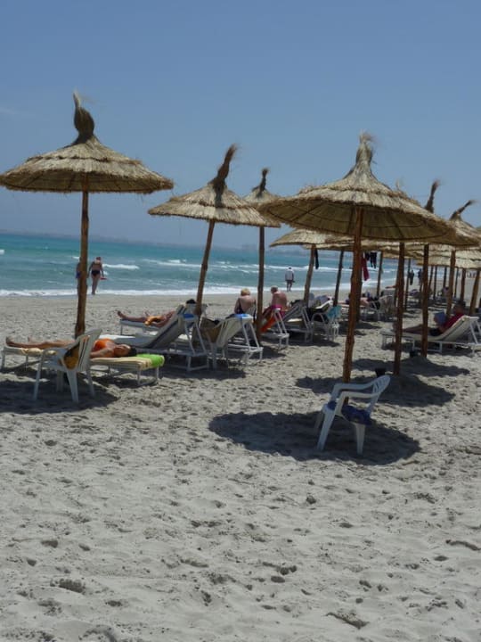 Weisser, sauberer Strandbereich Hotel El Mansour Mahdia Thalasso & Spa