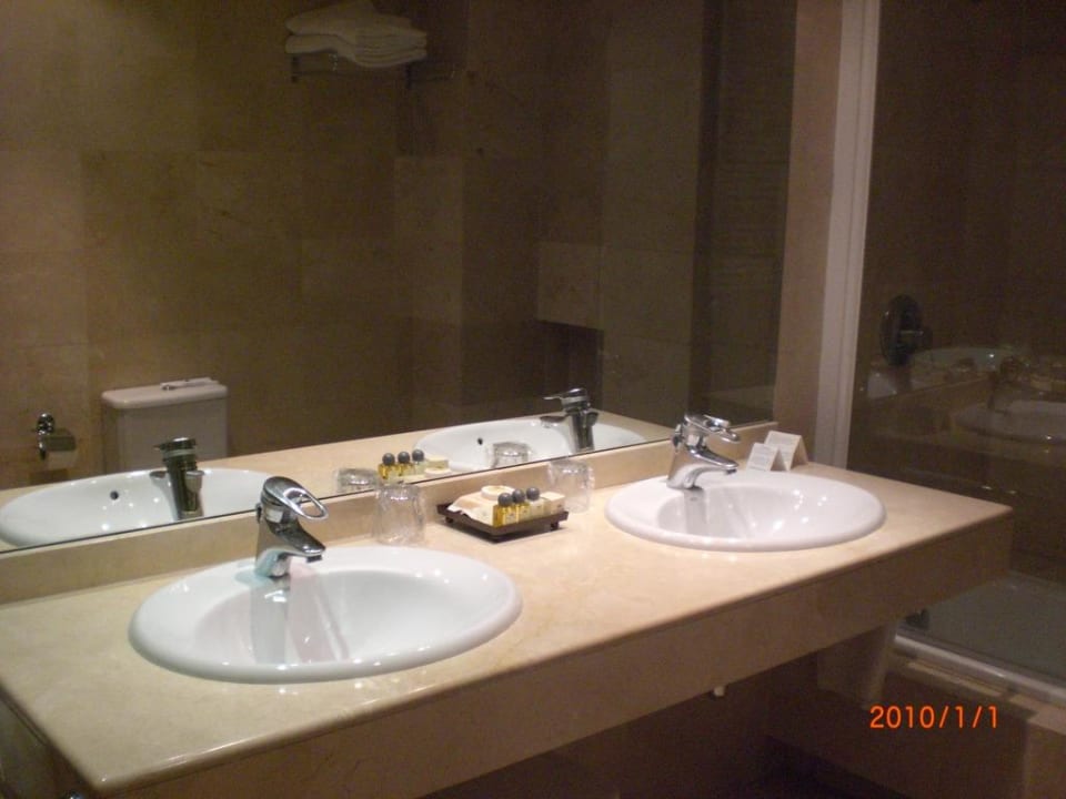 Bad Hotel Mariano Cubi