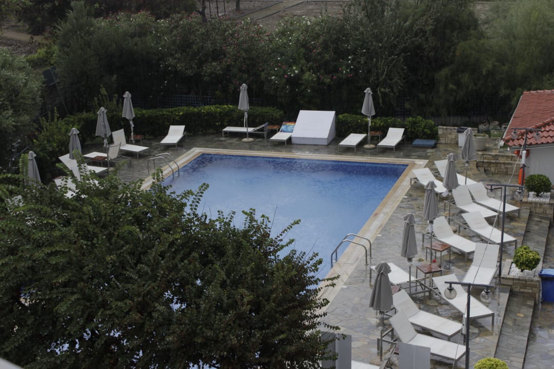 Poolanlage vom Balkon Ammon Zeus Luxury Beach Hotel