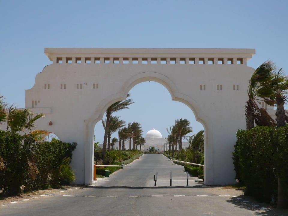Zufahrt zum Hotel Hotel Gorgonia Beach Resort