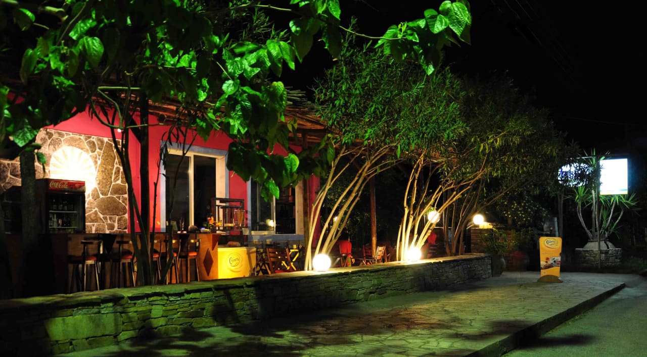 Exterior and bar Hotel Vegina