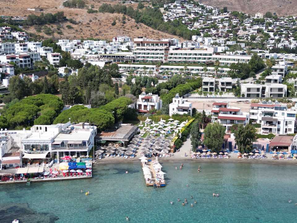 Strand Bellazure Hotel
