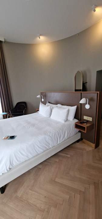 Zimmer Sapphire House Antwerp, Autograph Collection