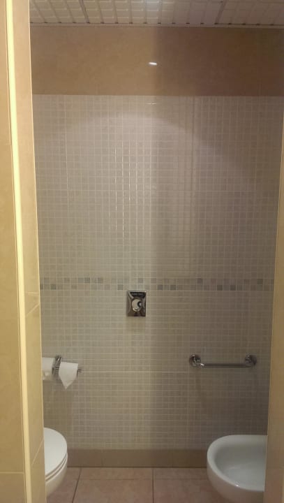 Separate Toilette SBH Crystal Beach Hotel & Suites