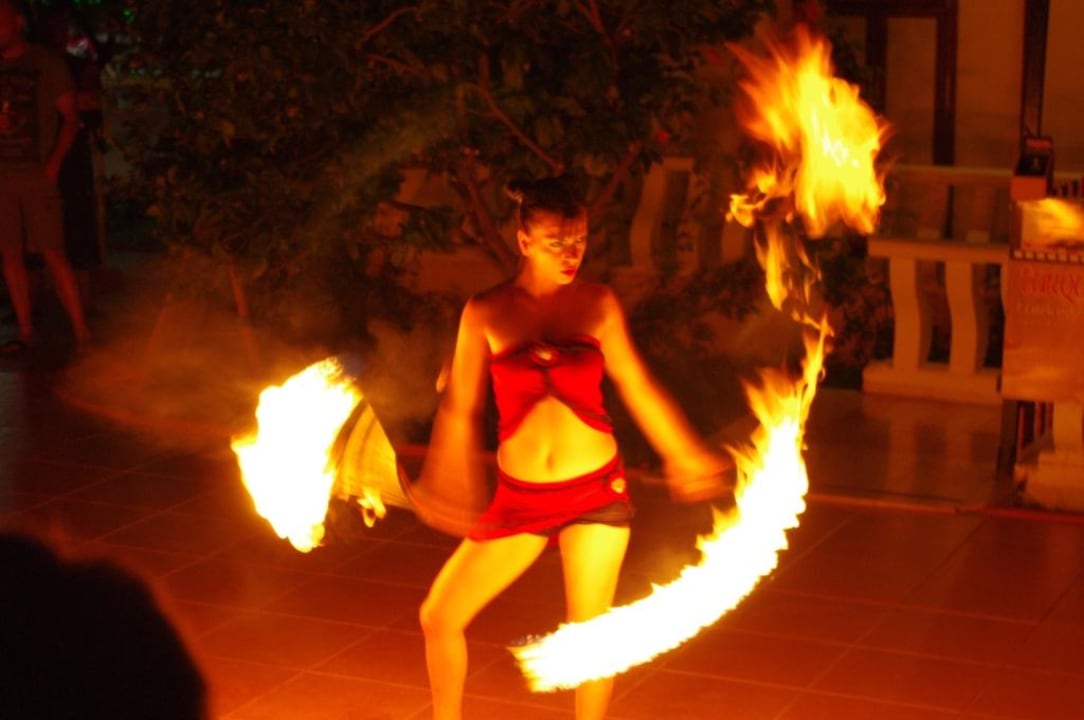 Wieczorna animacja.Pani z płonącymi obręczami! Ölüdeniz Turquoise Hotel