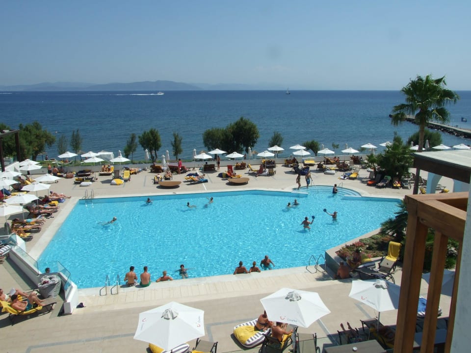 Basen z widokiem na Turcję TUI BLUE Oceanis Beach and Spa Resort