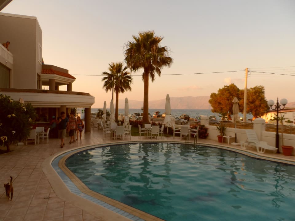 Widoki przy zachodzie słońca w hotelu Hotel Stavroula Palace