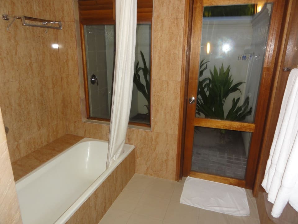 Bad mit Aussendusche Kuramathi Maldives