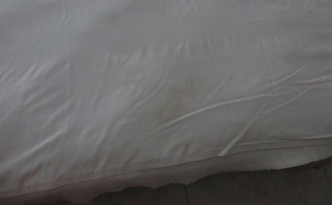 Dreckiger Bezug beim Einchecken Wyndham Alltra Samana