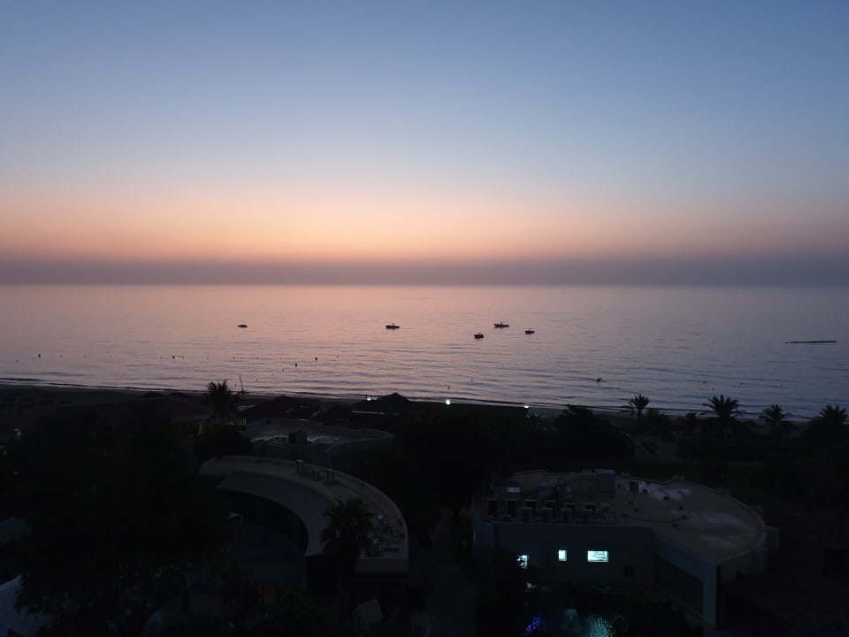 Ausblick Hotel Le Meridien Al Aqah Beach Resort