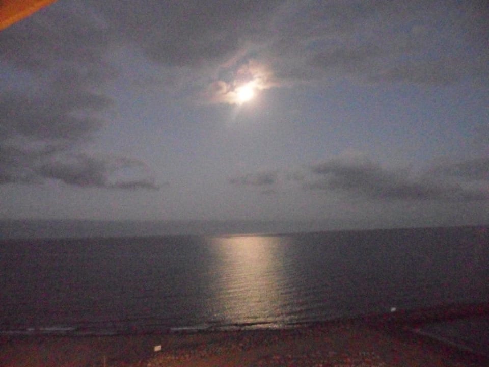 Vollmond über dem Meer Hotel Europalace