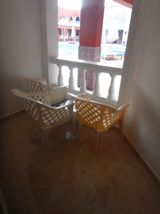 Kleiner Balkon zum Innenhof Pickalbatros Alf Leila Wa Leila Resort - Neverland Hurghada