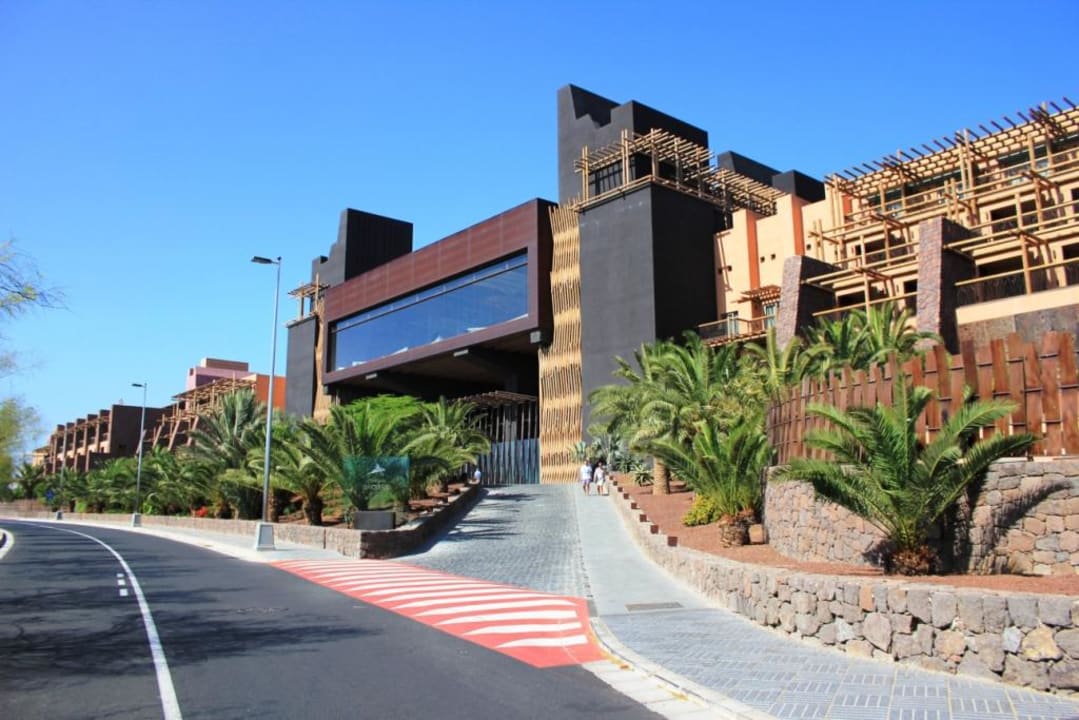 Hotelzufahrt Lopesan Baobab Resort