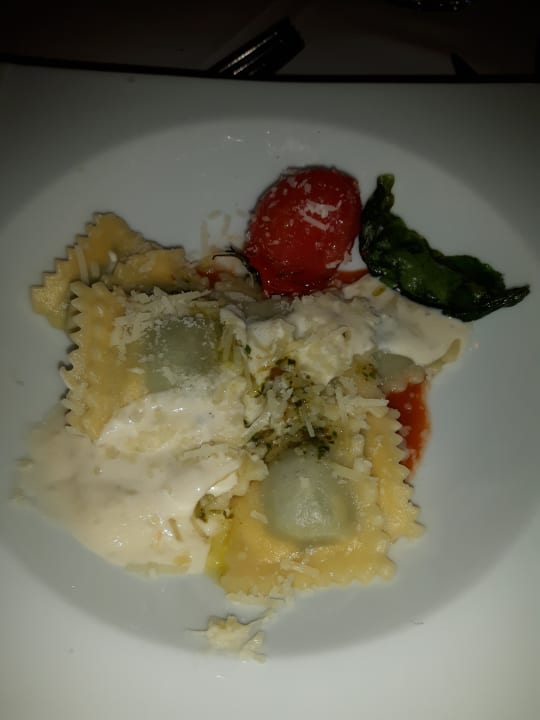 Ravioli mit Spinat. Italien Sentido Trendy Verbena Beach