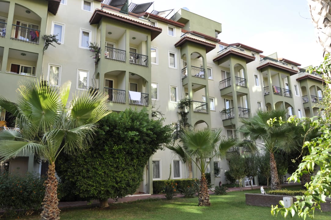 Eine der Gebäude Hotel Gardenia Beach