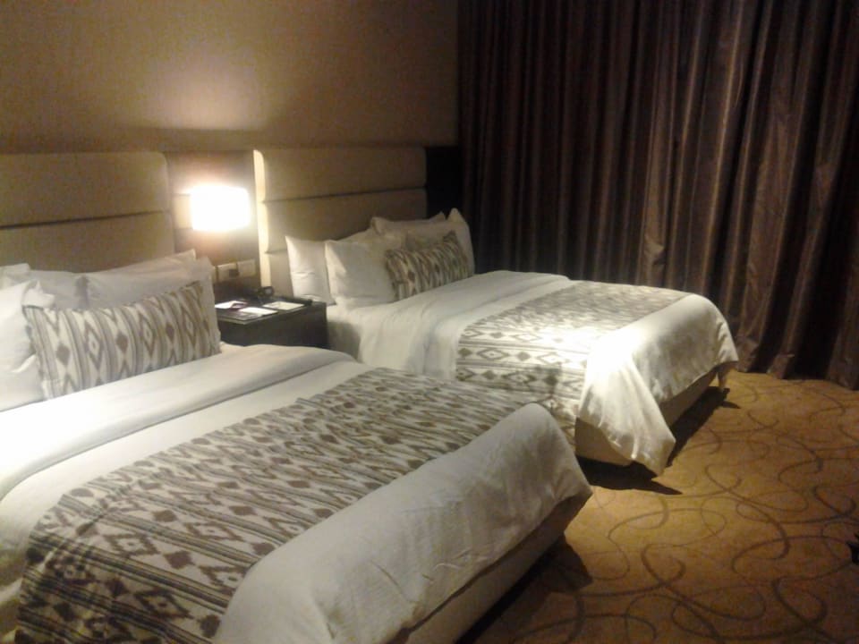 Very large bedroom Embassy Suites by Hilton Santo Domingo