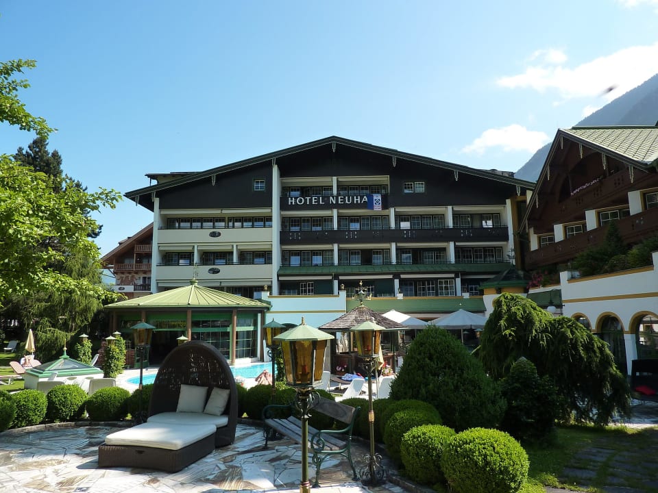 Blick vom Garten Neuhaus Zillertal Resort