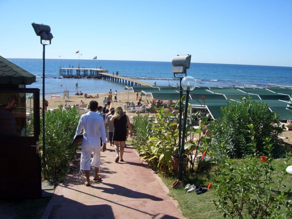 Weg zum Strand Hotel Turan Prince