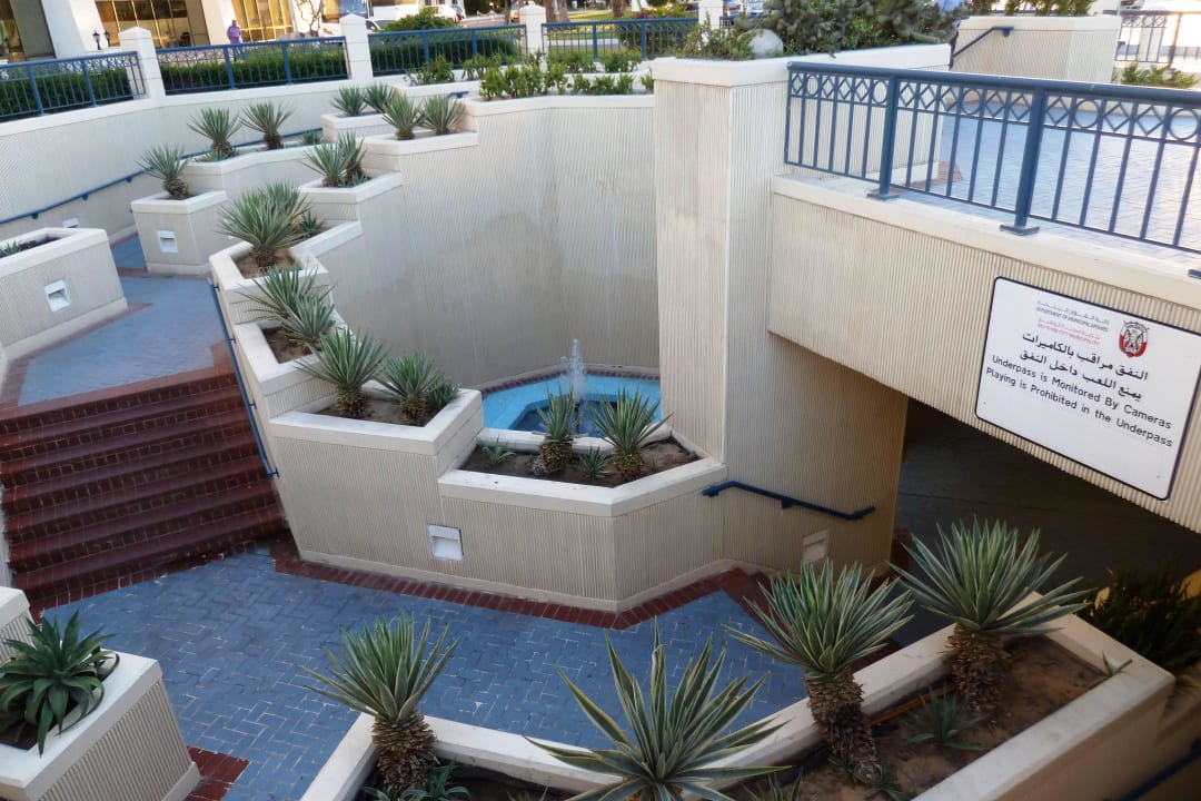 Durchgang-Tunnel zum Strand Radisson Blu Hotel & Resort Abu Dhabi Corniche