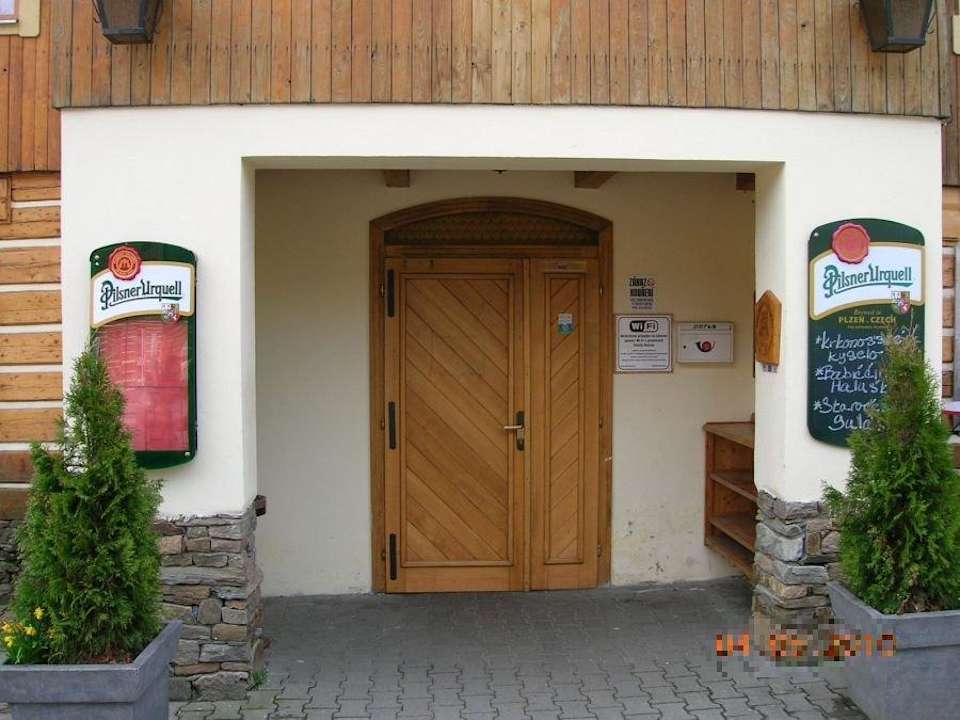 Drzwi wejściowe Hotel Hvězda