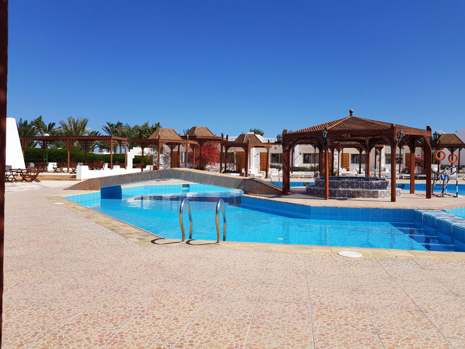 Pool Menaville Safaga