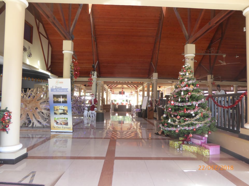 Lobby The Oasis Hotel Restaurant & Spa