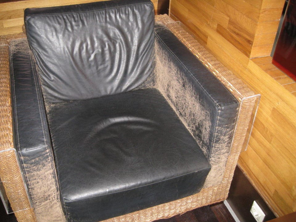 Abgewetzte Sessel in der Lobby! Limak Lara Deluxe Hotel & Resort