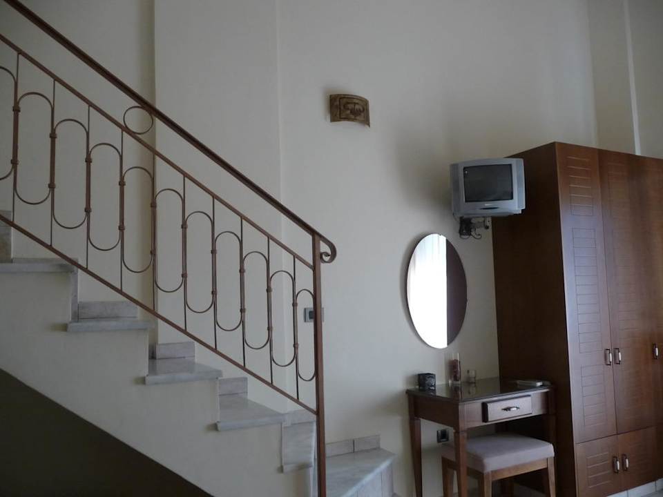 EG Apartment Kyveli, Stiege zu OG/Mansarde Harmony Hotel Apartments