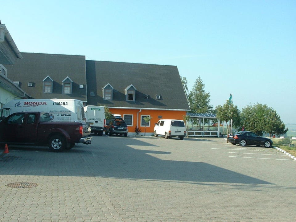 Hotel aussen Hotel Motorsport