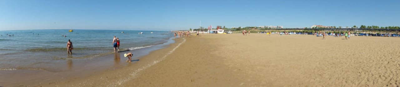 Weitläufiger Sandstrand Club Grand Side