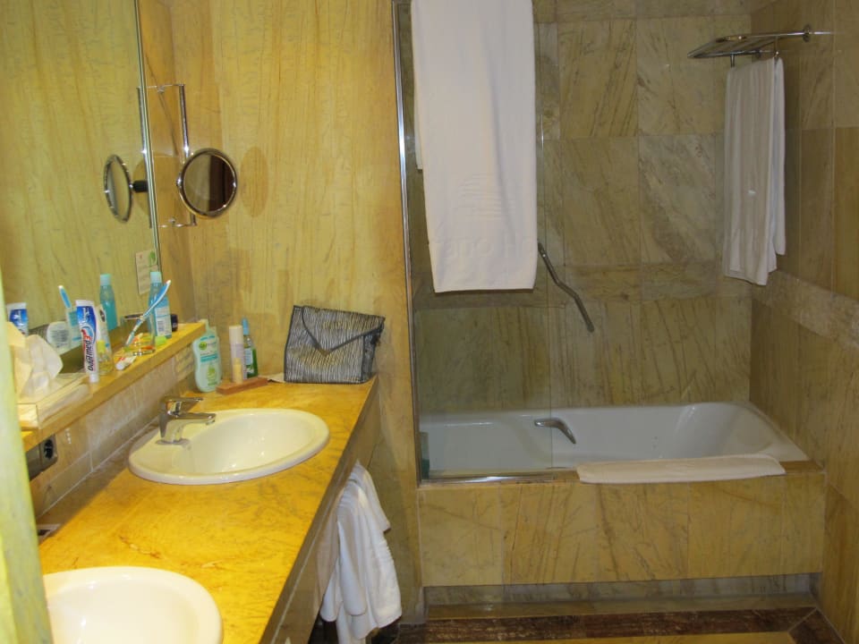 Bad Hotel Serrano Palace