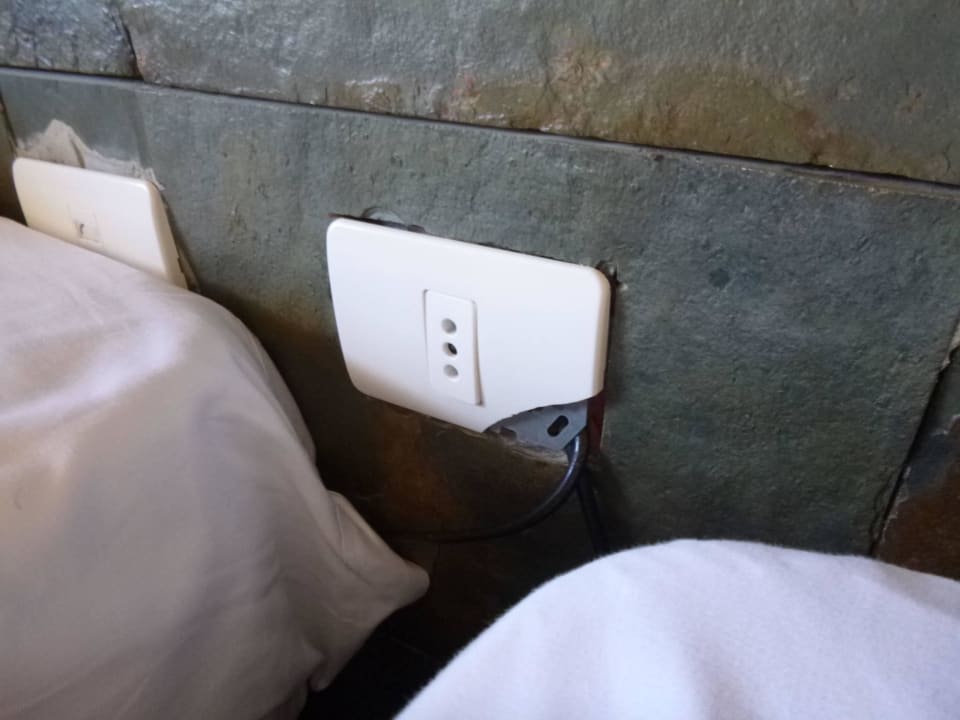 Kaputte Steckdosen+weitere Mängel Hotel La Aldea Suites
