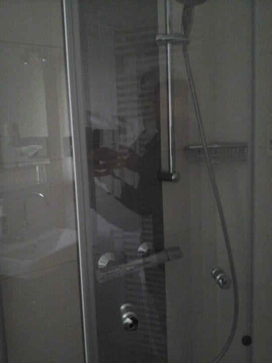 Dusche im Zimmer 22 Hotel Martinihof