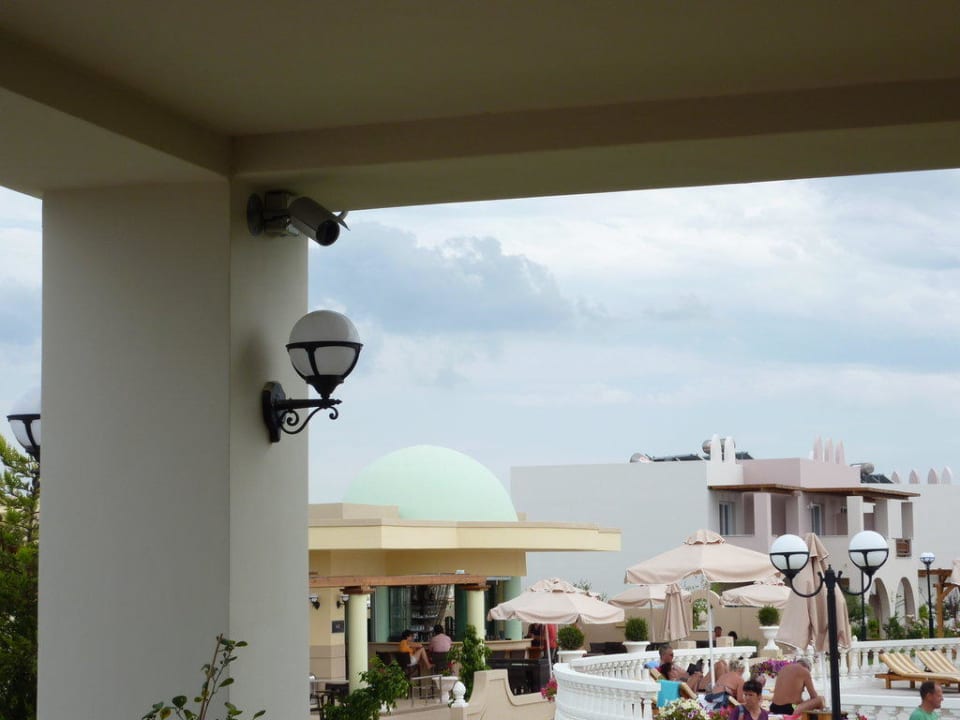Kamera Richtung Speisesaal aussen Hotel Gaia Palace