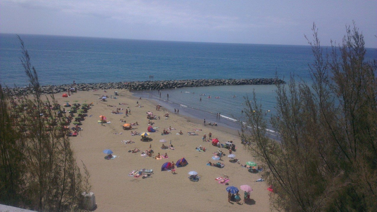 Ausblick auf den direkt gelegenen Hotelstrand Hotel Europalace