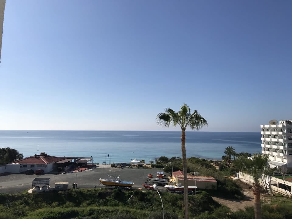 Ausblick Napa Mermaid Hotel & Suites