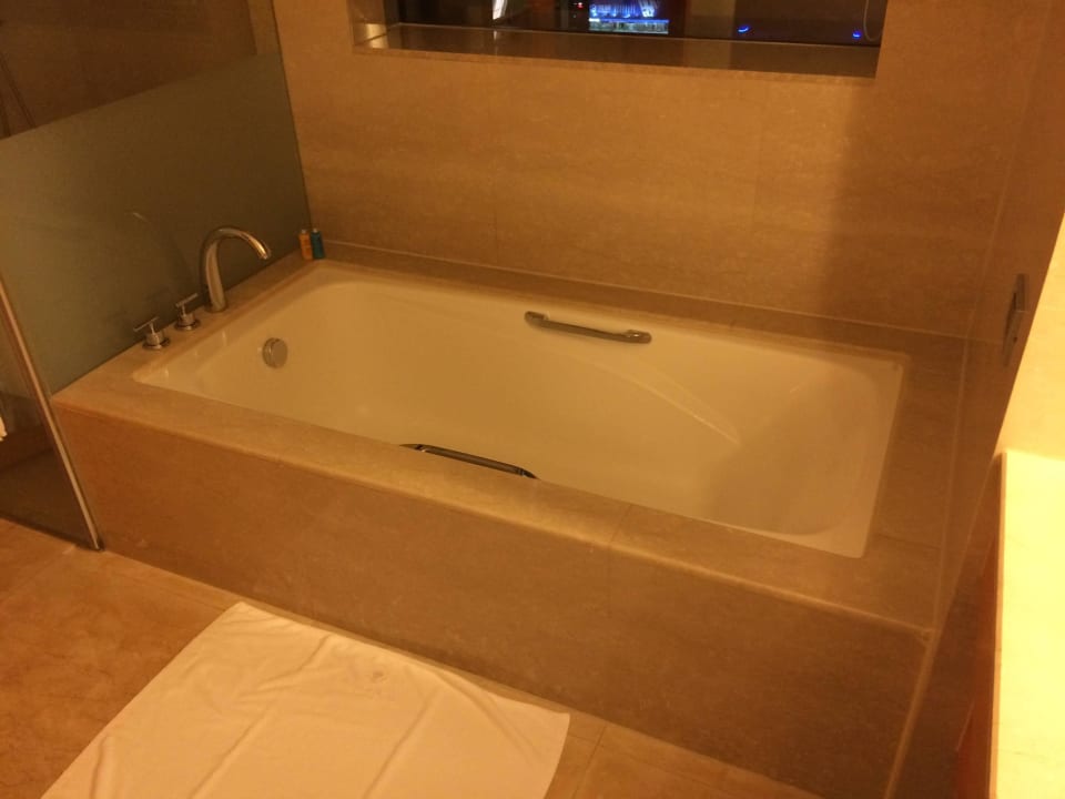 Bad linke Seite Hotel Windsor Taichung