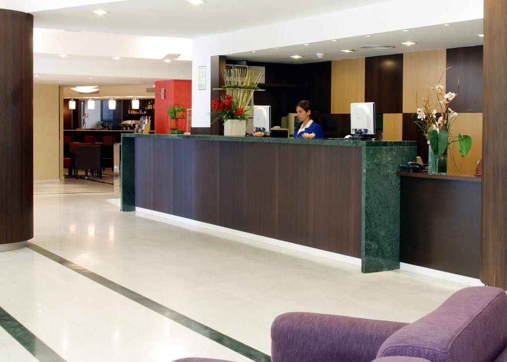 Recepción Hotel Catalonia Atenas