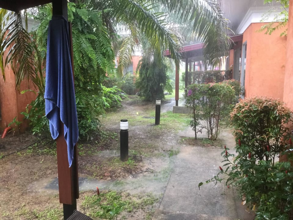 14 von 15 Tagen Dauerregen ananea Beyond Khaolak