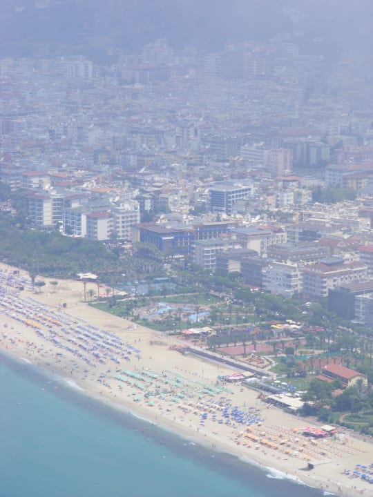 Hotel mit Strand von der Burganlage aus Gardenia Hotel