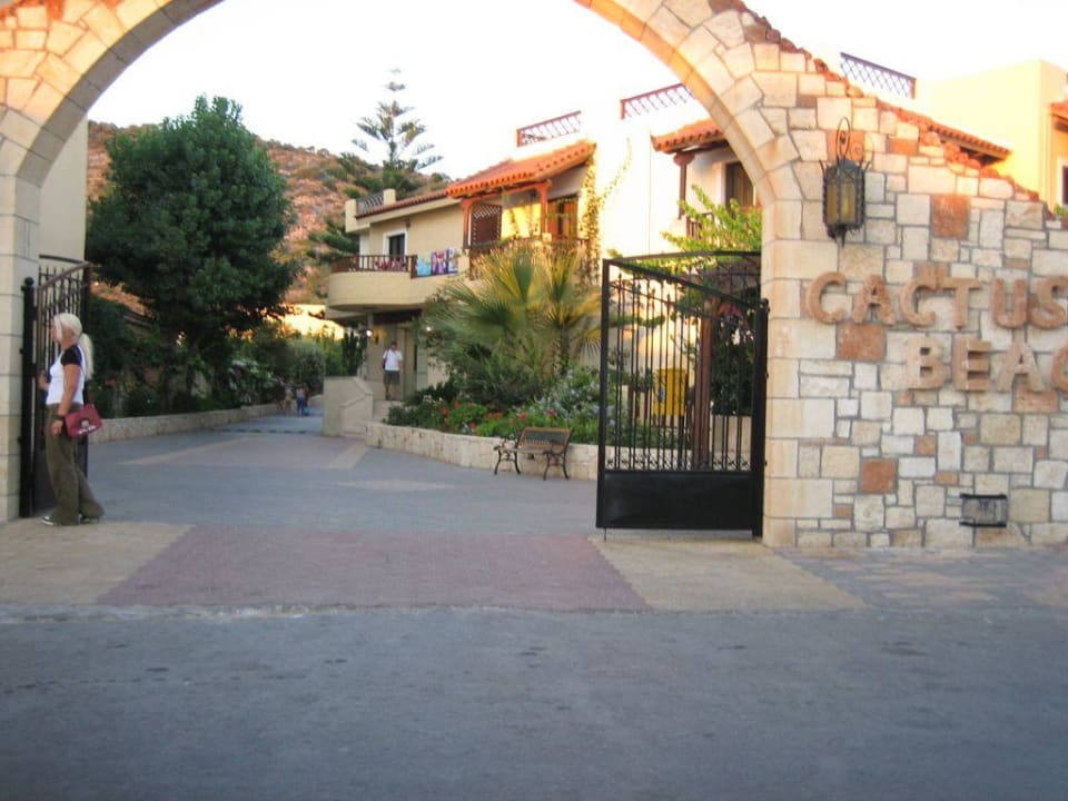Hotel Eingang Cactus Beach