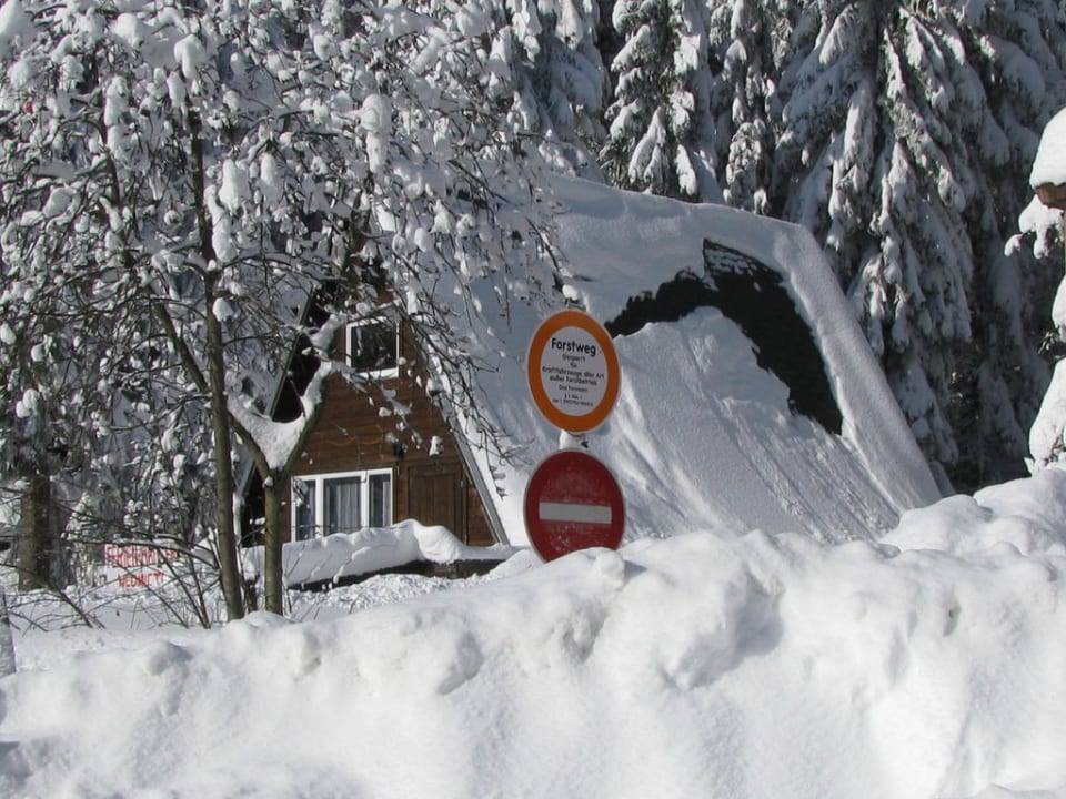 Schnee in Massen Berggasthof Brand - Finnhütten & Ferienhäuser am Rennsteig
