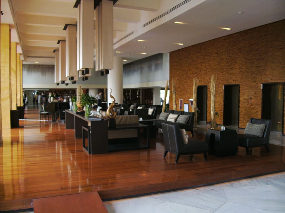 Lobby und Eingang Ramada Plaza by Wyndham Bangkok Menam Riverside
