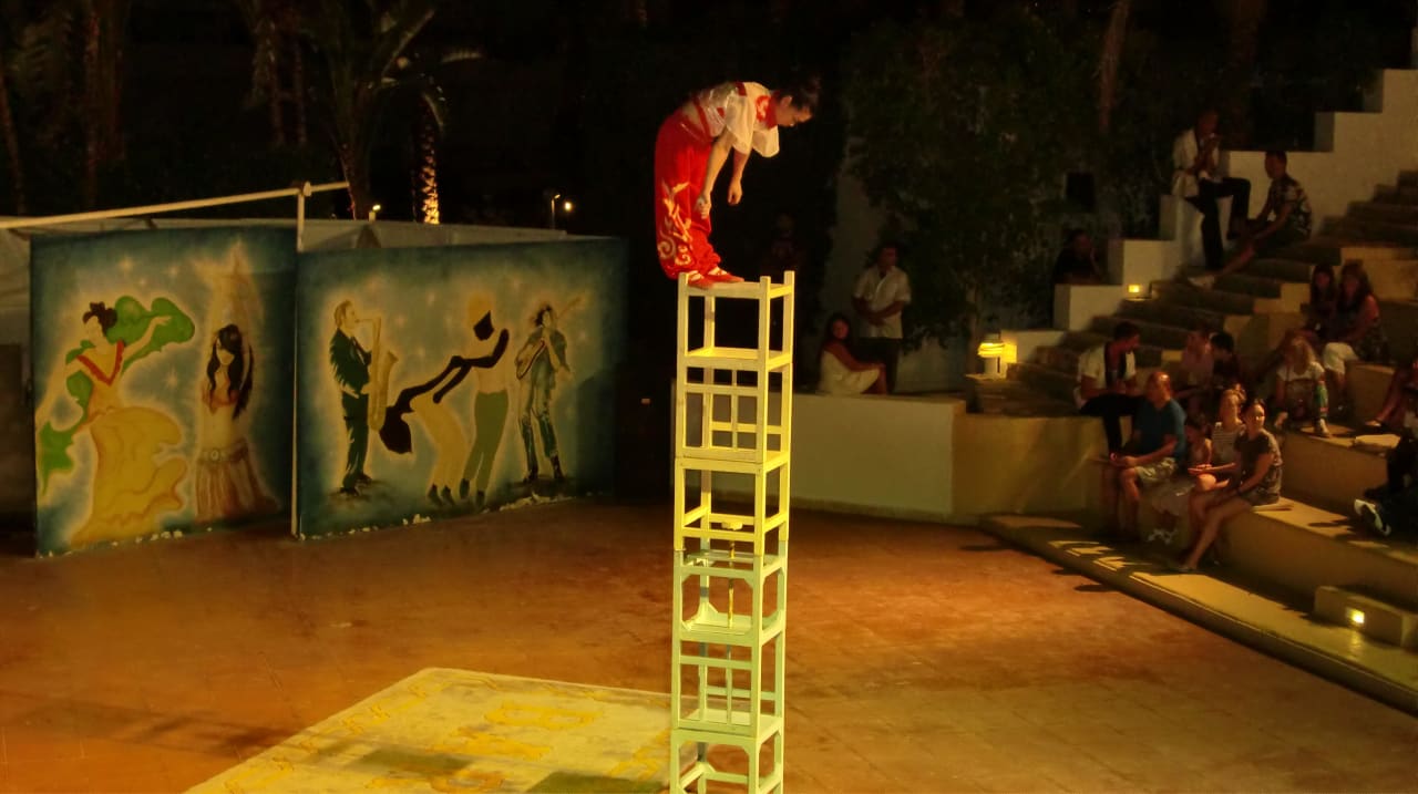 China Show im Theater Baron Resort