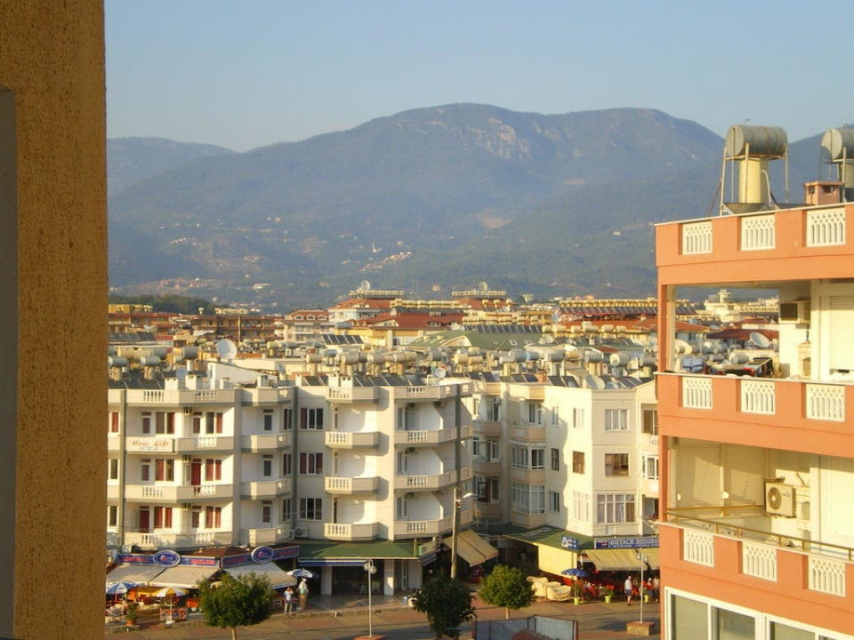 Blick zum Gebirge Anik Hotel