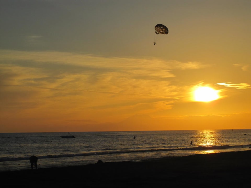 Sonnenuntergang am Strand VONRESORT Golden Beach